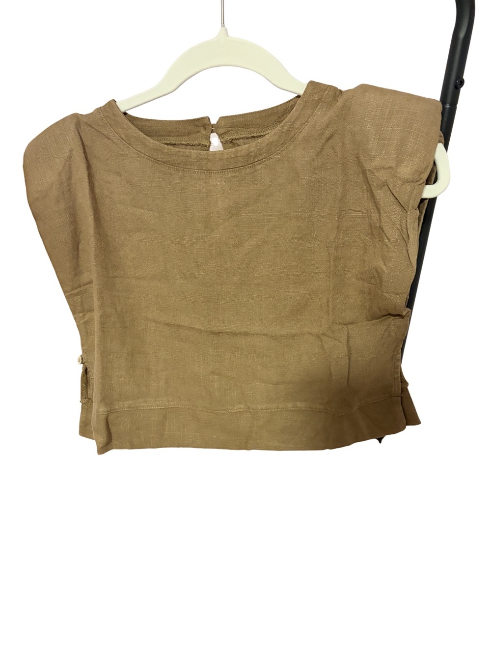 NWT Zenana Linen Blend Cropped Top, Side Buttons, Slits and Shoulder Pads